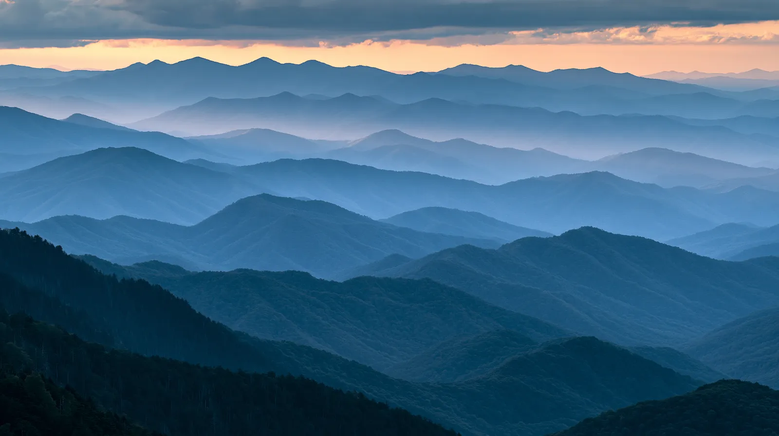 Ridgelines in haze at Great Smoky Mountains National Park